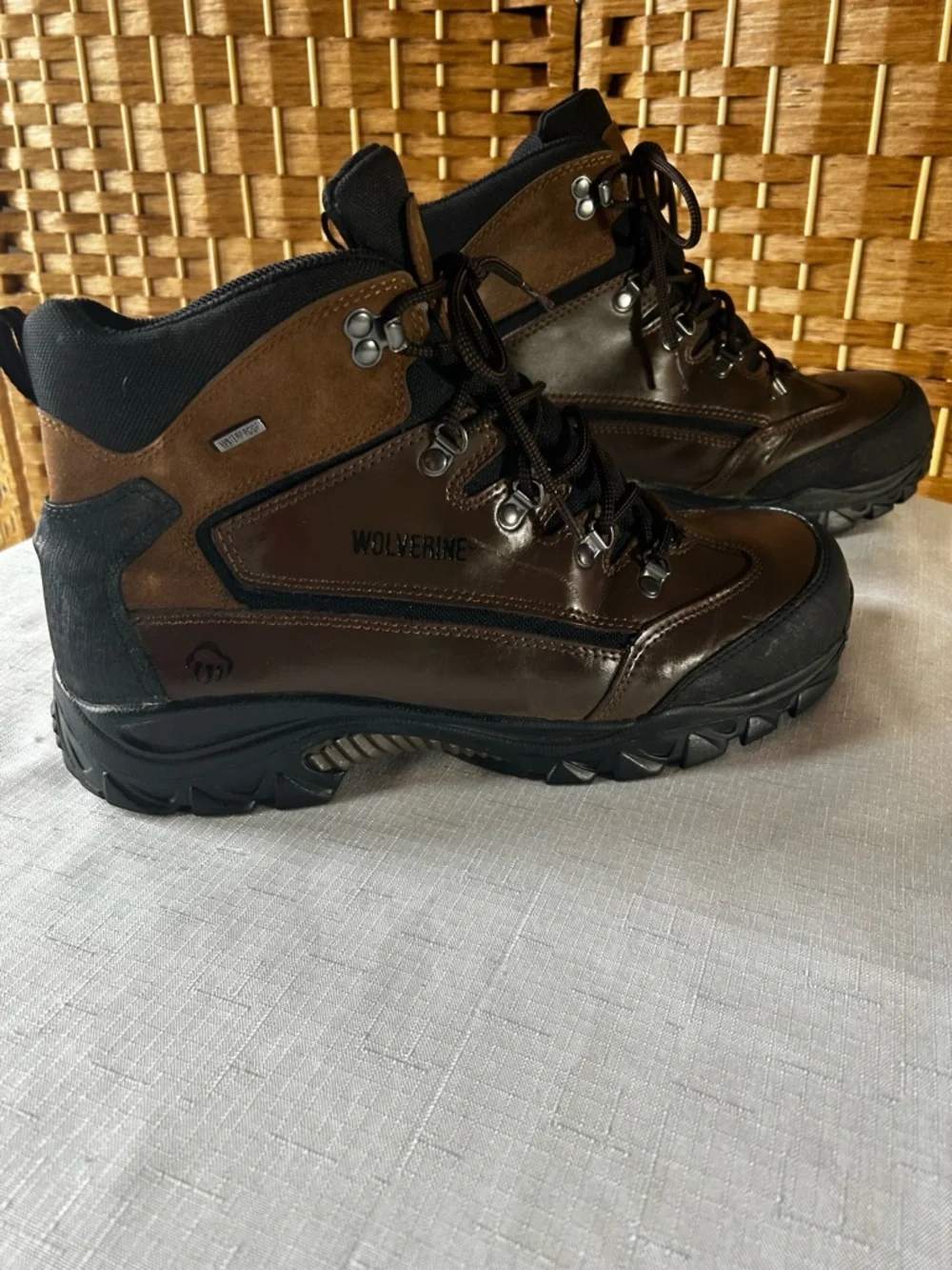 Wolverine Men’s 12EW Waterproof Leather Work Hiking Boots Oil Slip Resistant
